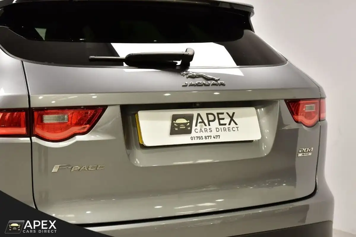 2020-jaguar-f-pace-20-i4d-chequered-flag-180ps-big-16