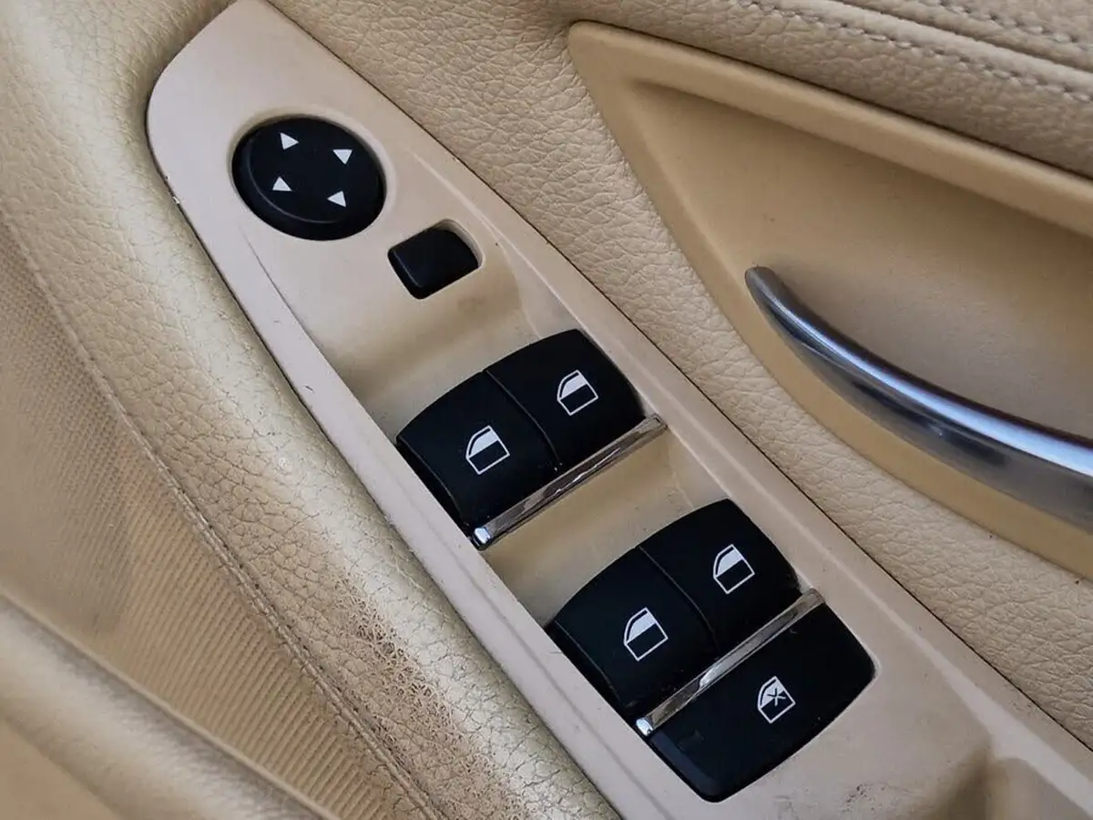 2013-bmw-5-series-20td-518d-se-saloon-4d-big-9