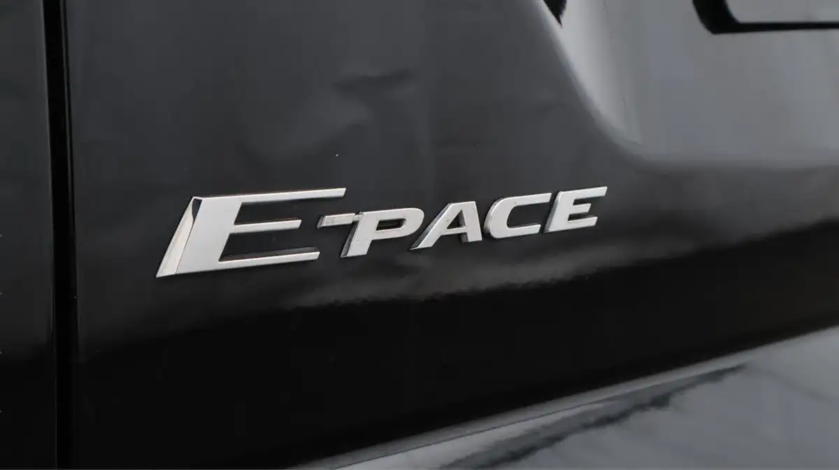 2019-jaguar-e-pace-20-i4d-150ps-big-21