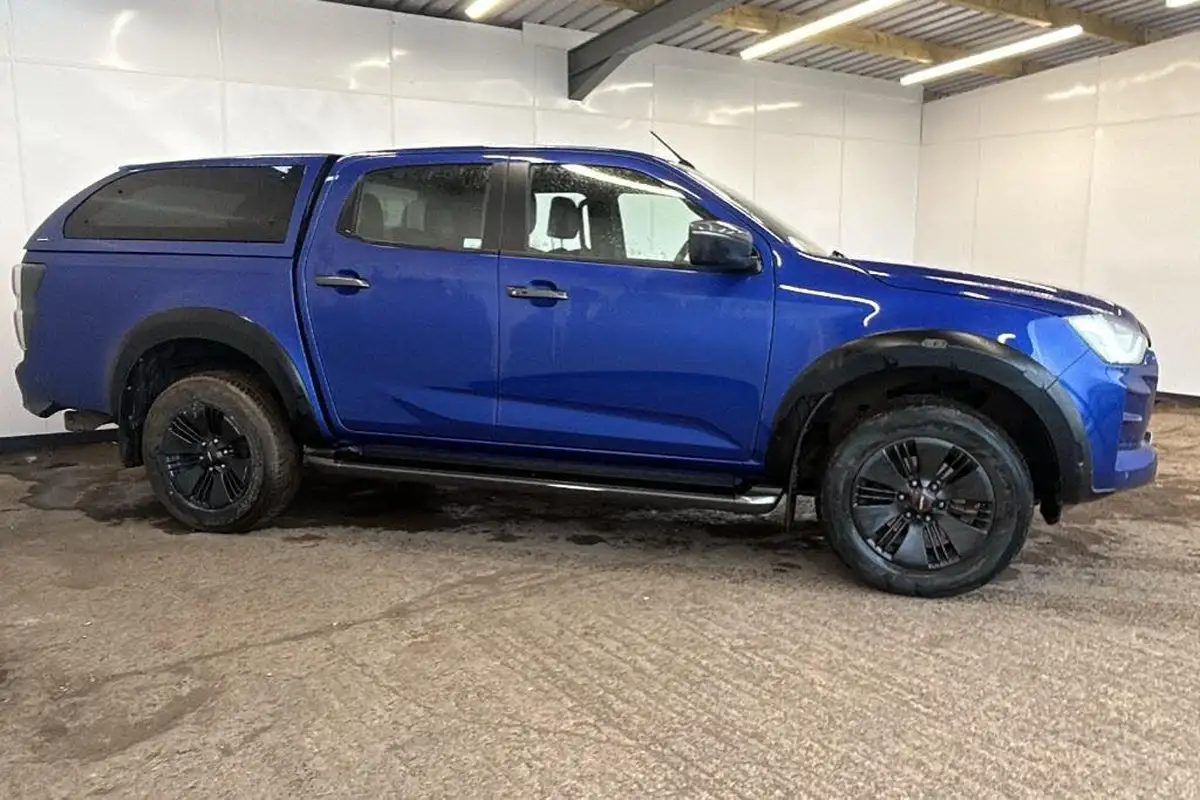 2021-isuzu-d-max-19td-v-cross-auto-big-5