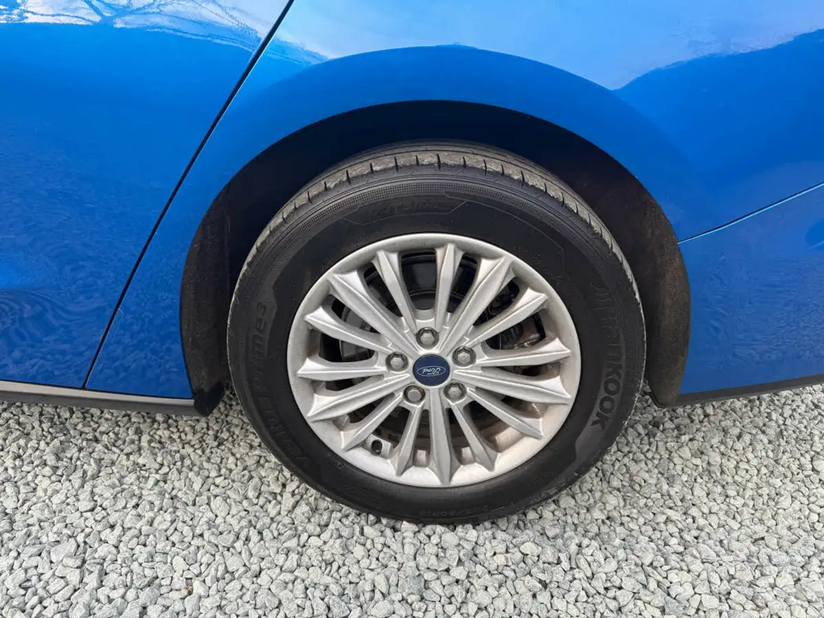 2018-ford-focus-15-titanium-estate-auto-big-19