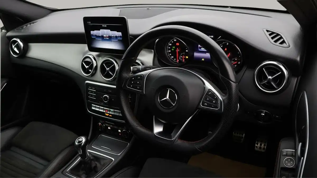 2018-mercedes-benz-gla-class-16-gla-200-amg-line-154bhp-big-9