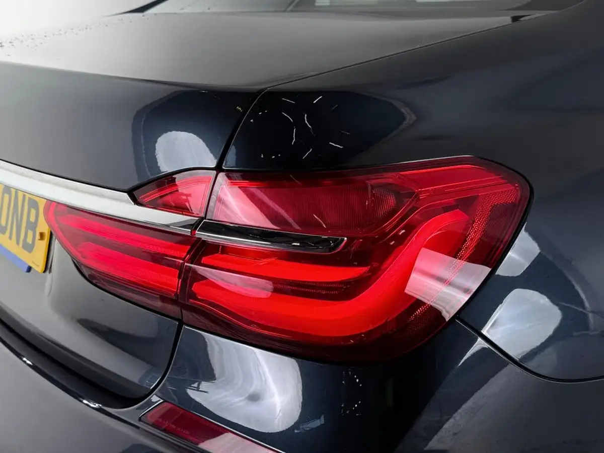 2017-bmw-7-series-30td-730d-m-sport-big-8