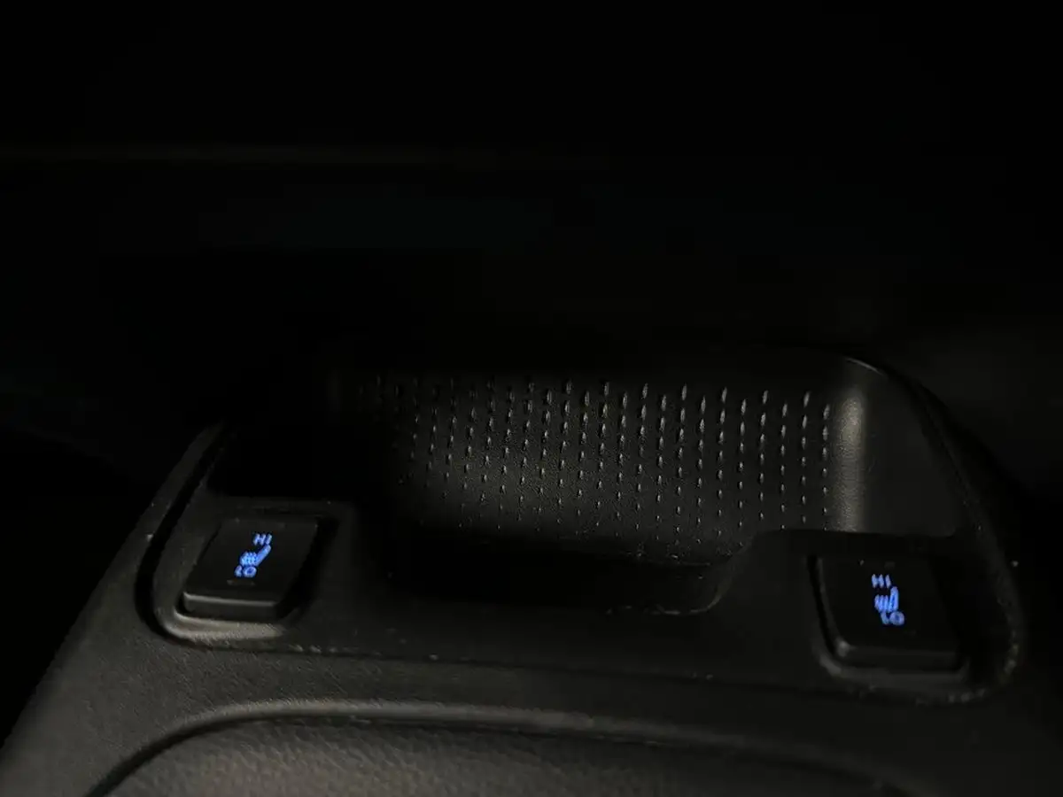 2021-toyota-corolla-18-vvt-i-icon-tech-trk-hatchback-5d-big-25