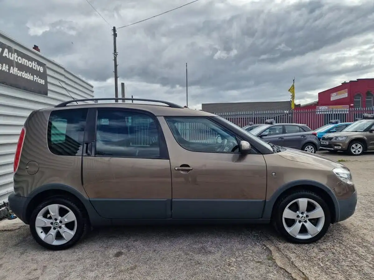 2013-skoda-roomster-16tdi-scout-105ps-big-7