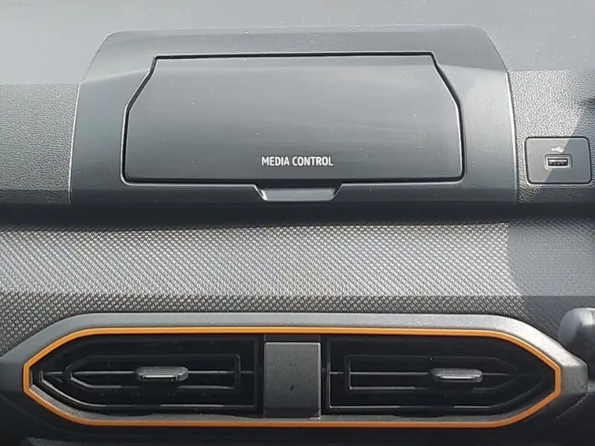2022-dacia-sandero-stepway-10-tce-essential-90bhp-big-10