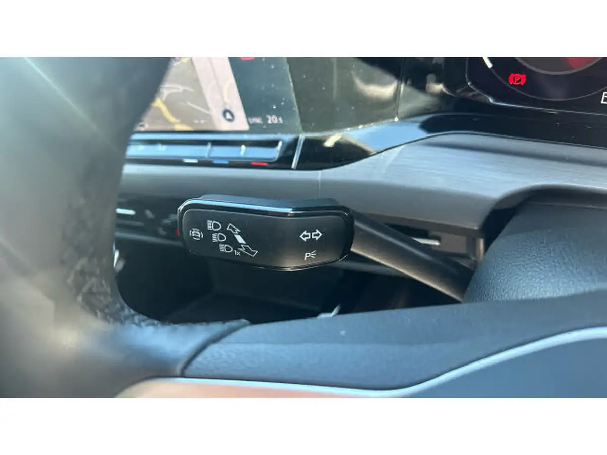 2023-volkswagen-golf-15-tsi-style-130ps-hatchback-big-24