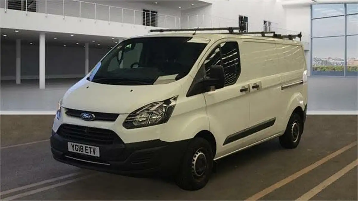 2018-ford-transit-custom-20tdci-290-l2h1-105pseu6-panel-van-big-1