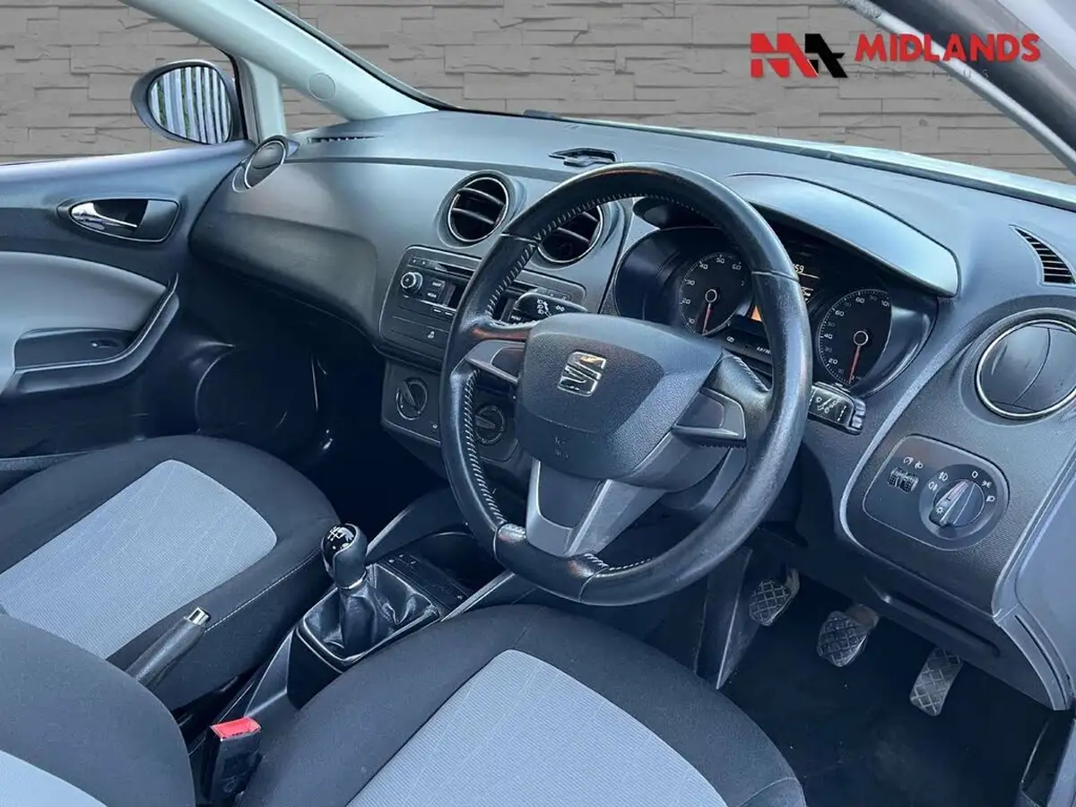 2015-seat-ibiza-14-toca-hatchback-5d-big-9