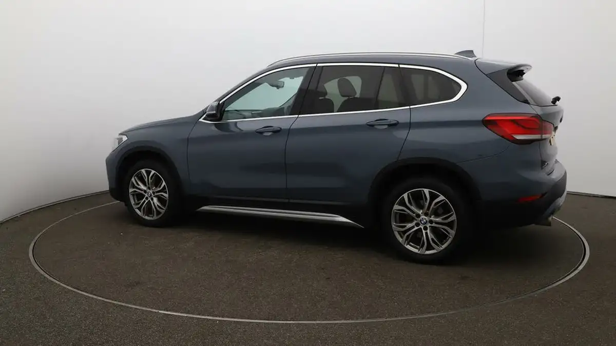 2022-bmw-x1-20-sdrive20i-xline-big-46
