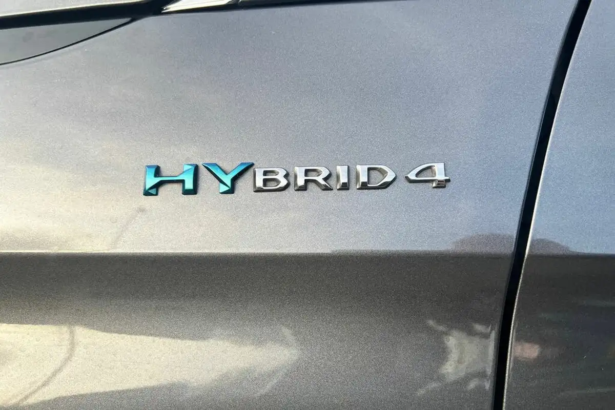 2021-peugeot-3008-suv-16-puretech-gt-premium-300bhp-4wd-hybrid4-e-eat8-big-33