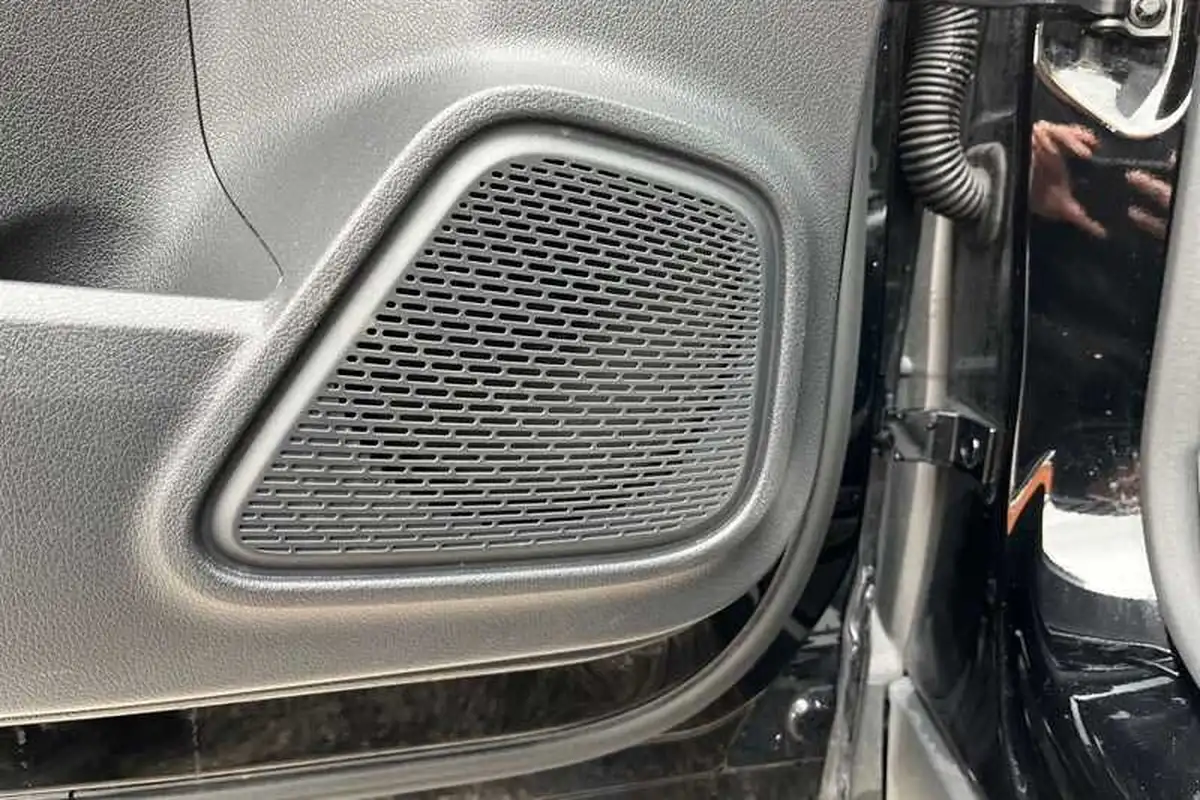 2021-mercedes-benz-eqa-e-eqa-250-amg-line-big-26
