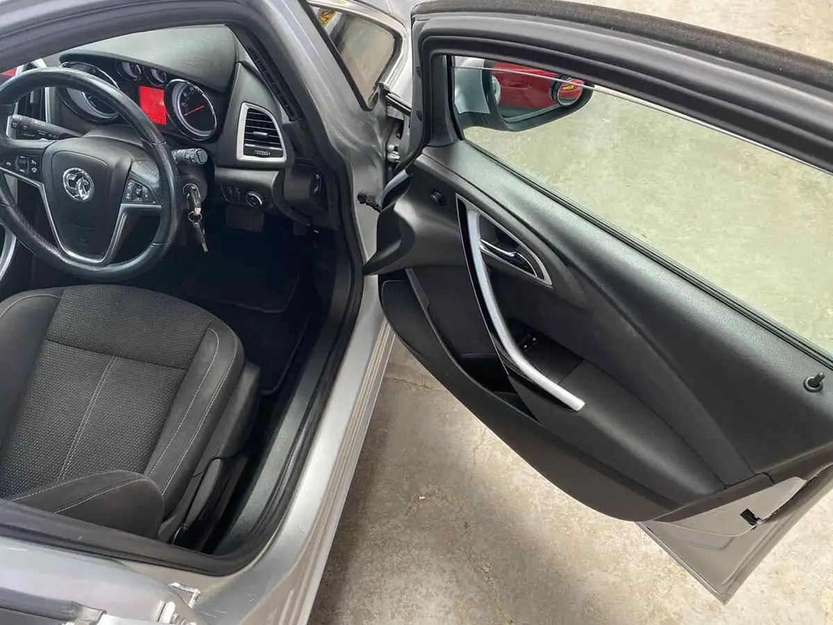 2013-vauxhall-astra-16-sri-vvt-16v-115ps-hatchback-auto-big-14