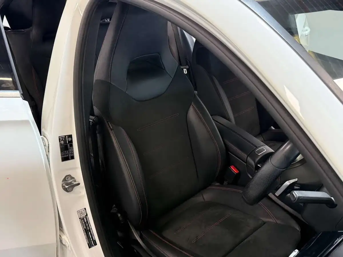 2019-mercedes-benz-a-class-20d-a200d-amg-line-hatchback-5d-big-9