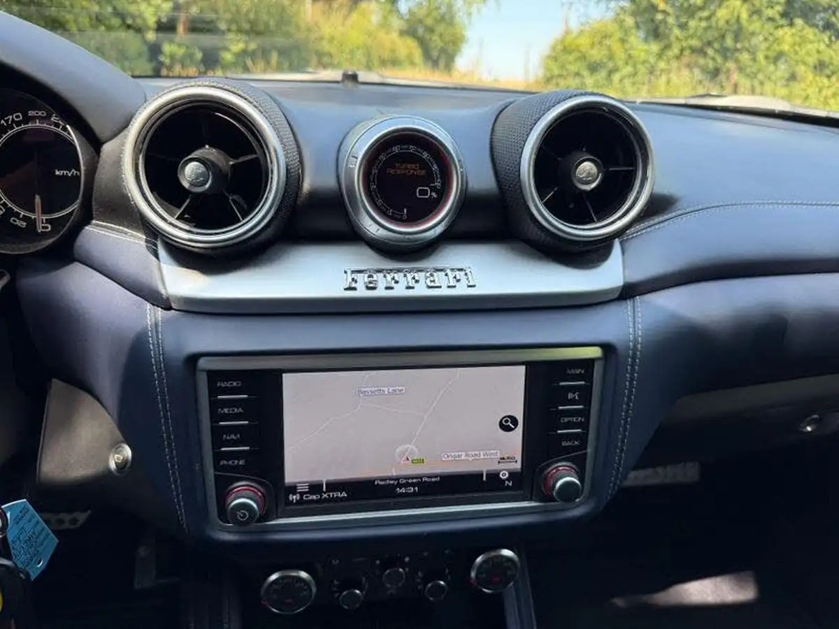 2014-ferrari-california-39-t-big-27