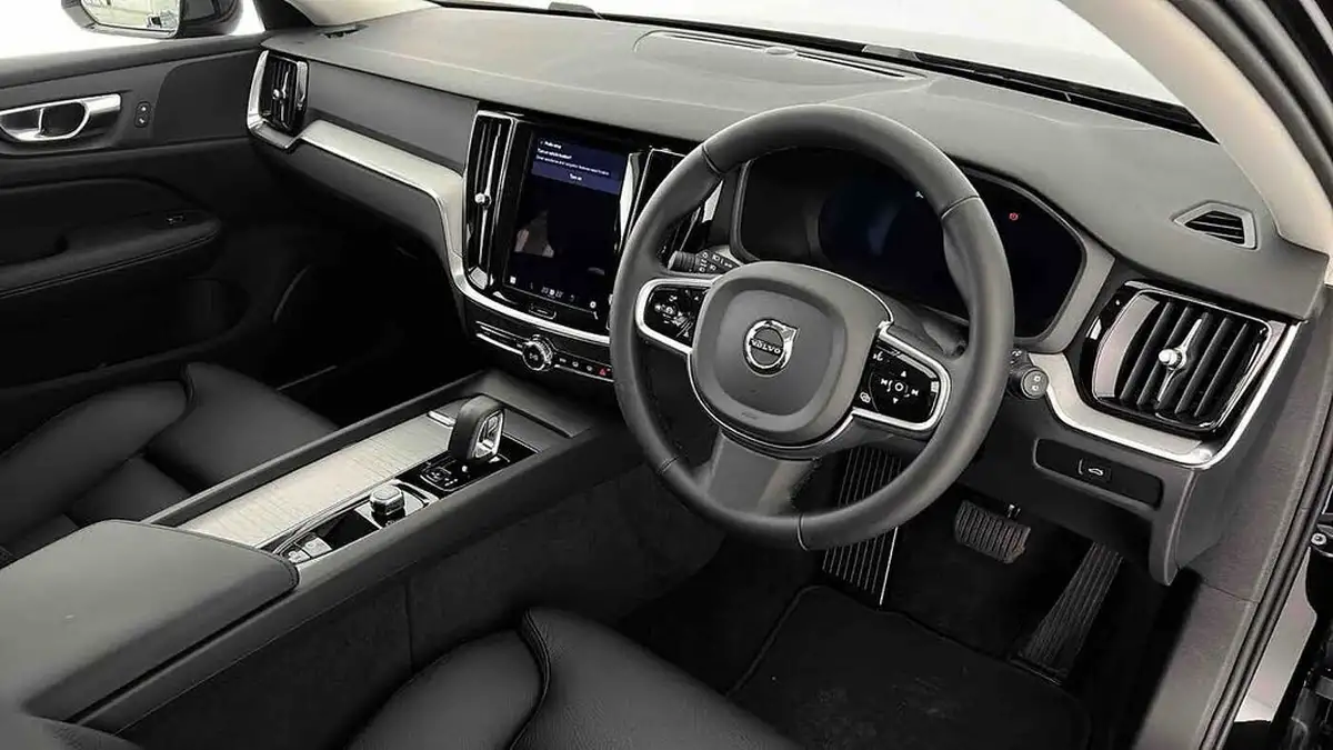 2025-volvo-v60-20-b4-plus-station-wagon-big-11