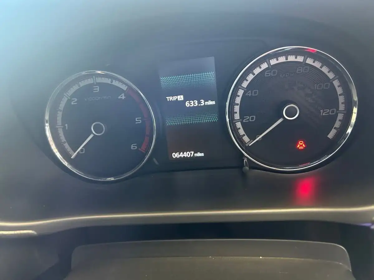 2021-mitsubishi-l200-22di-d-barbarian-auto-big-18