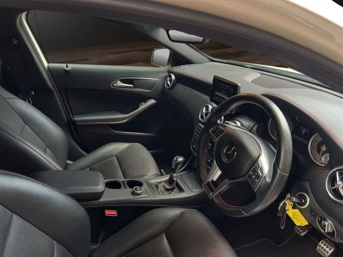 2013-mercedes-benz-a-class-16-a200-amg-sport-156bhp-big-9