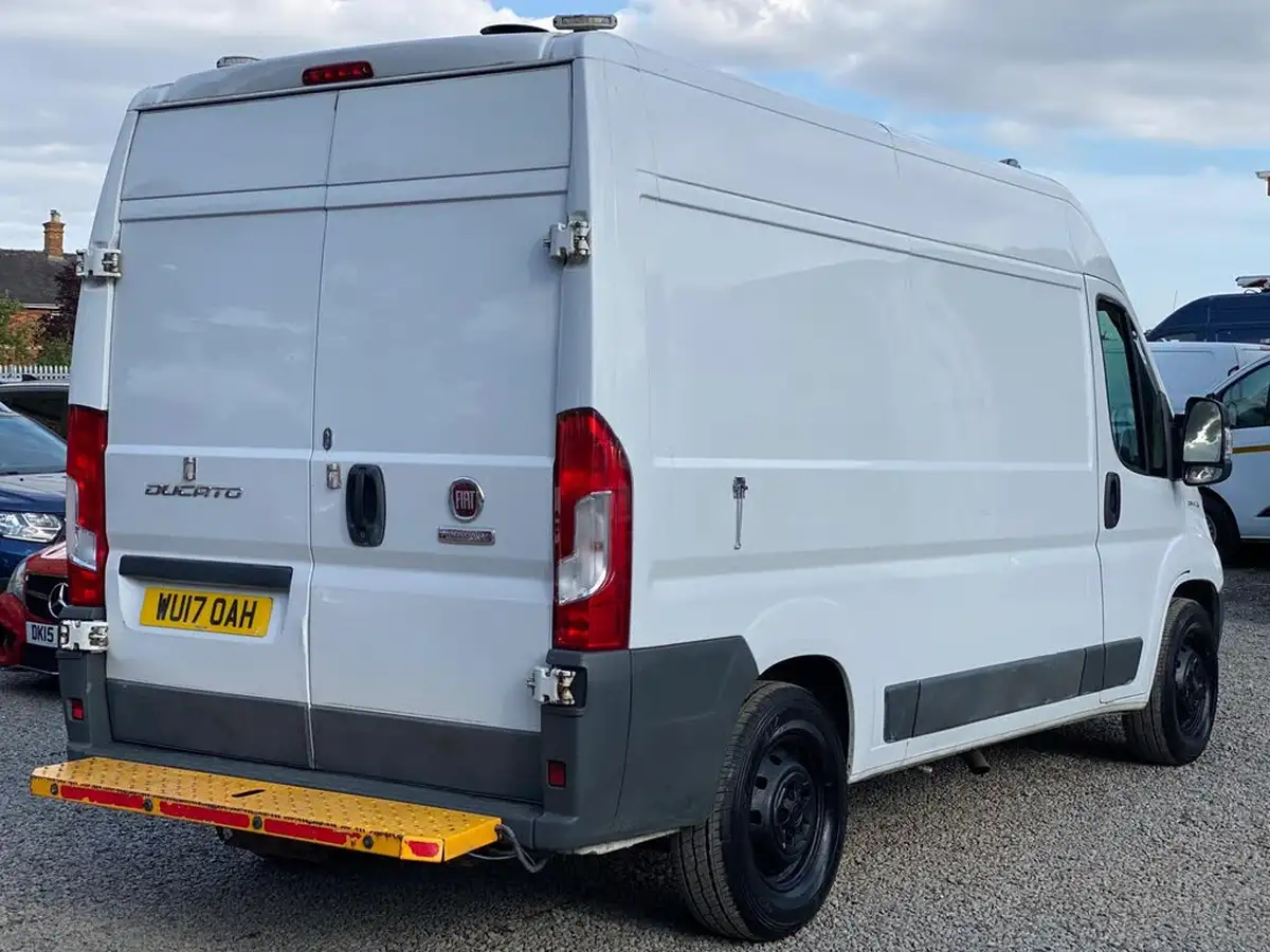 2017-fiat-ducato-20td-35-lh2-panel-big-4