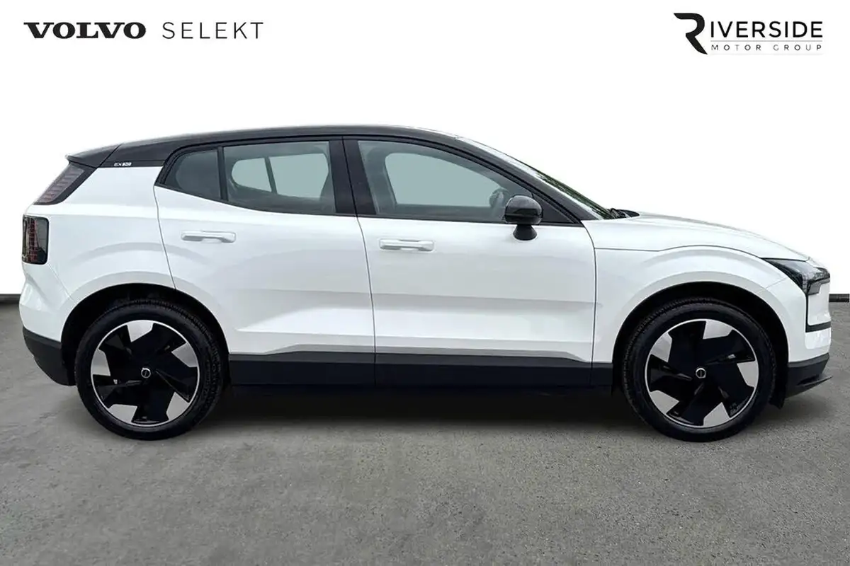 2024-volvo-ex30-e-single-motor-plus-extended-range-big-3