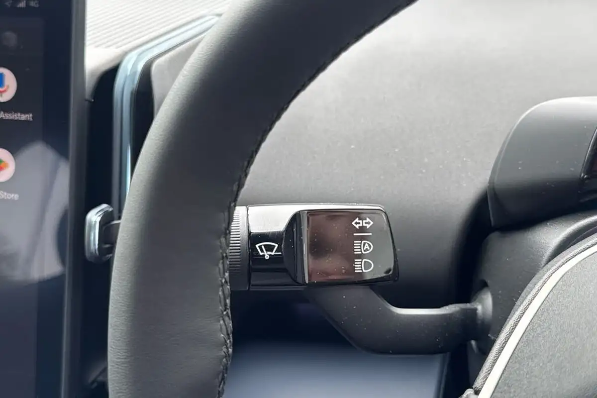 2024-volvo-ex30-e-single-motor-plus-extended-range-big-27