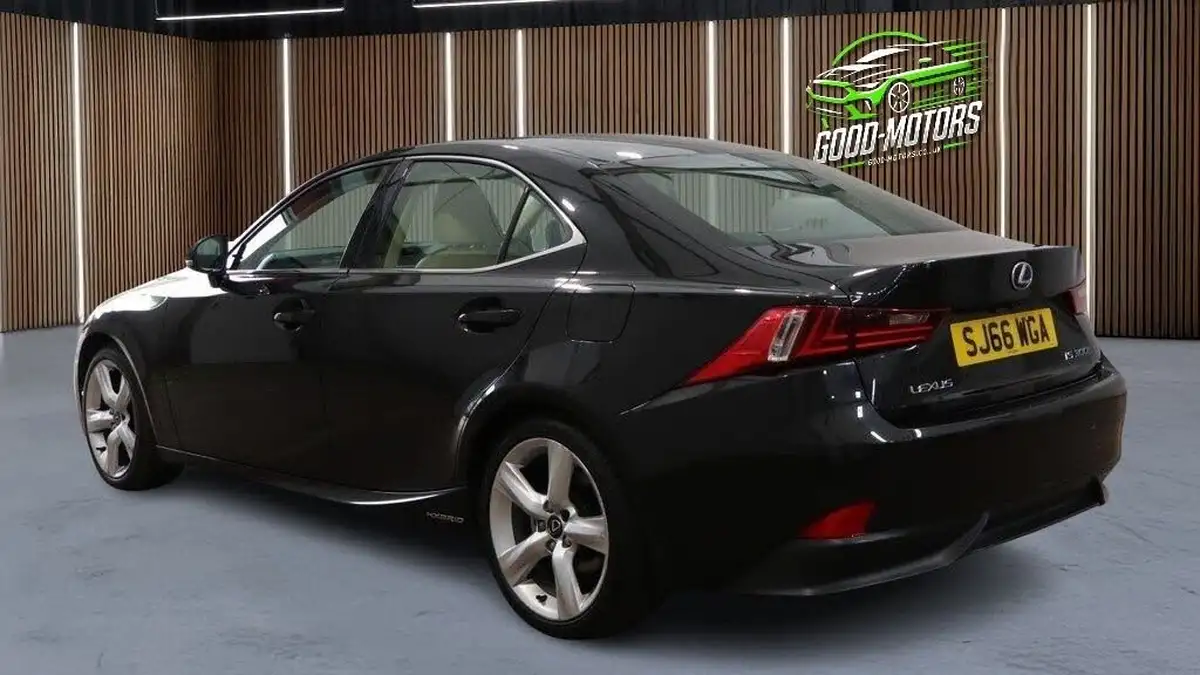 2016-lexus-is-300h-25-advance-big-4