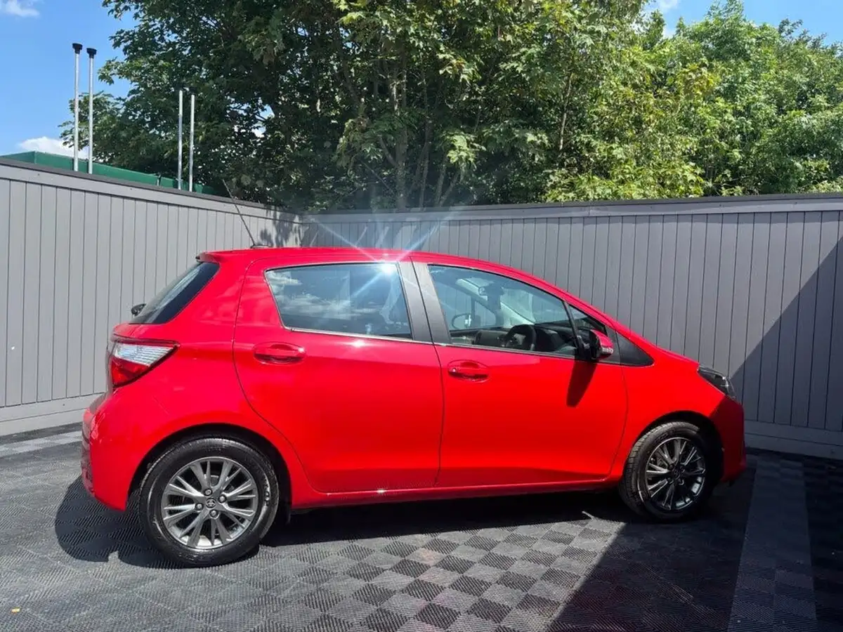 2017-toyota-yaris-15-vvt-i-icon-navi-big-17
