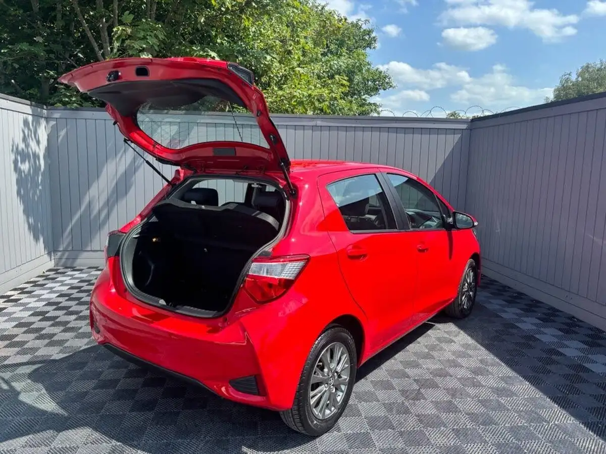 2017-toyota-yaris-15-vvt-i-icon-navi-big-21