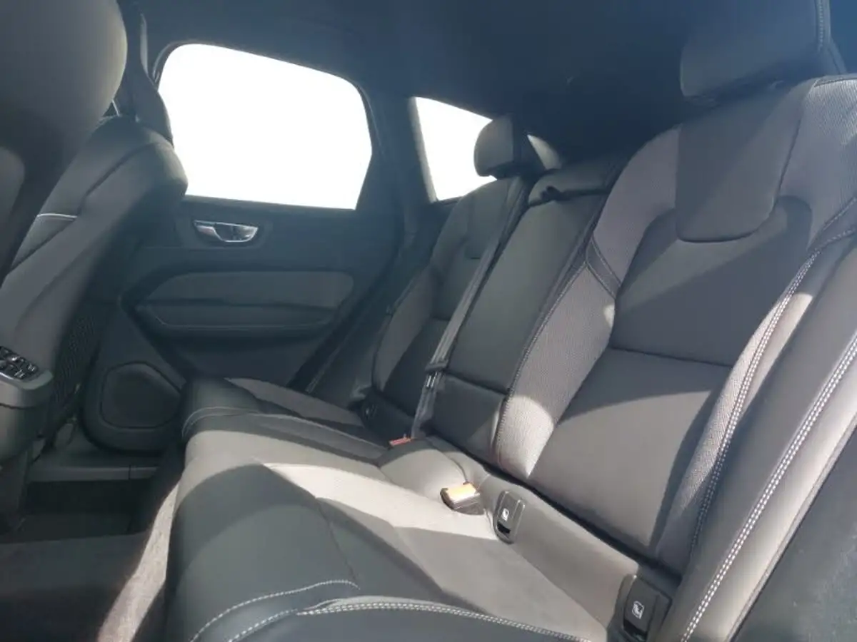 2024-volvo-xc60-20-b5-plus-black-edition-big-5