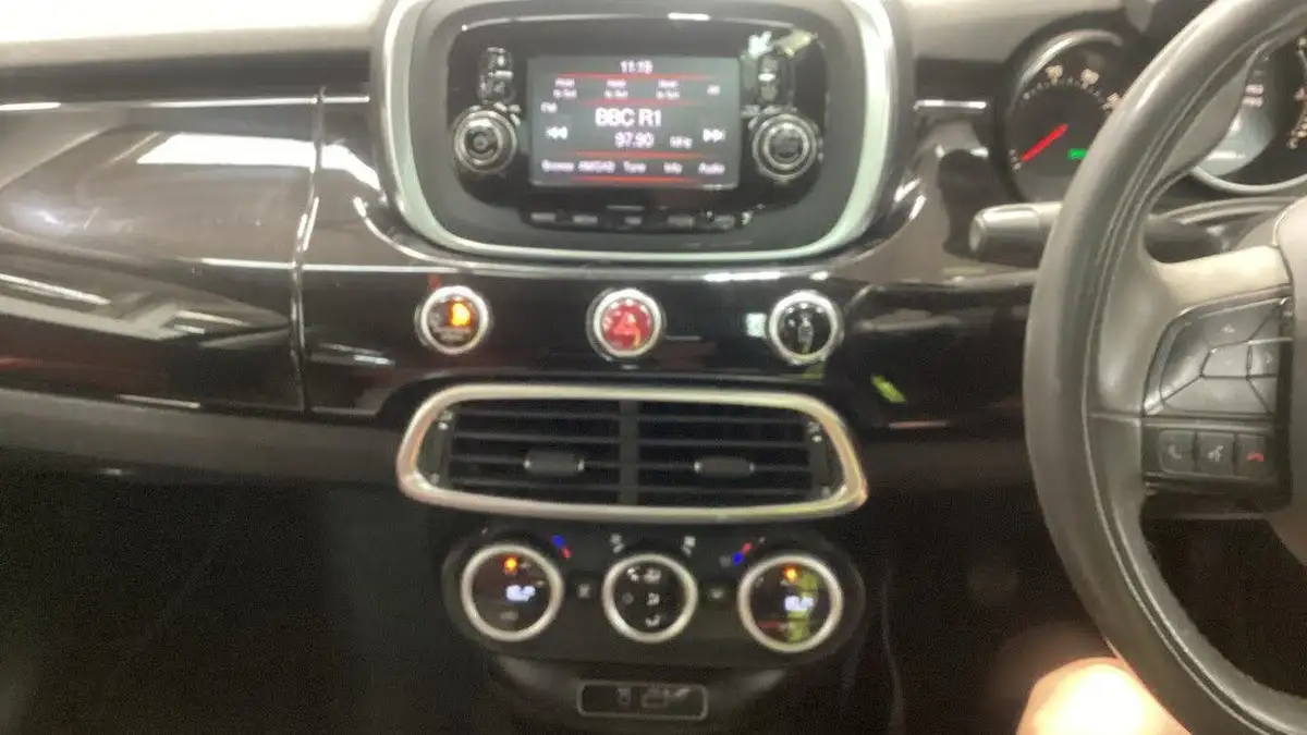 2015-fiat-500x-14-pop-star-opening-edition-big-10