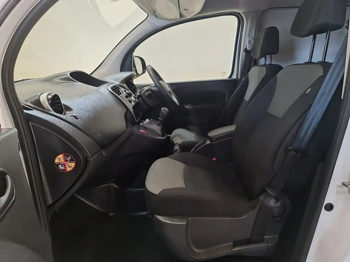 2021-renault-kangoo-maxi-big-16