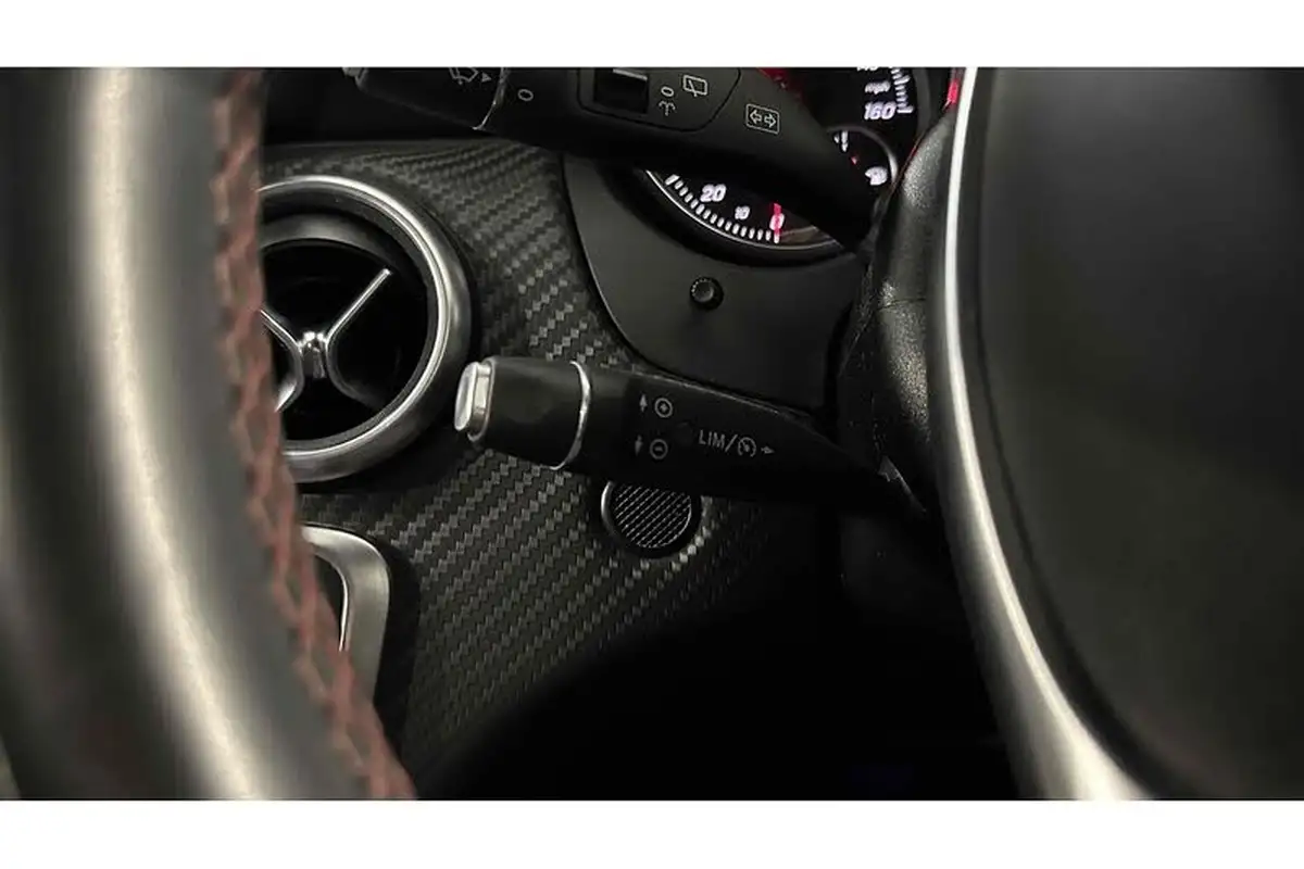 2018-mercedes-benz-a-class-16-a180-amg-line-premiumss-big-37