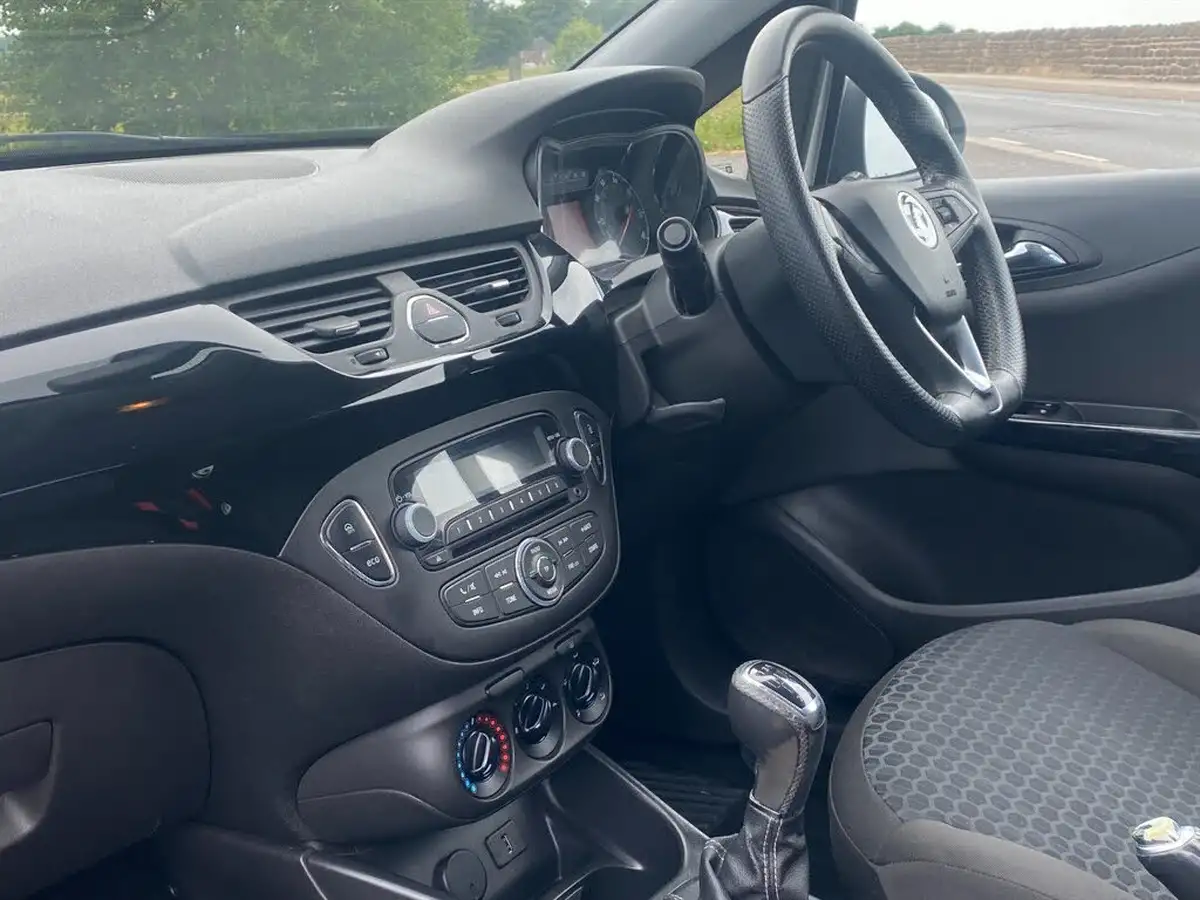 2015-vauxhall-corsa-10-sting-r-ss-big-15