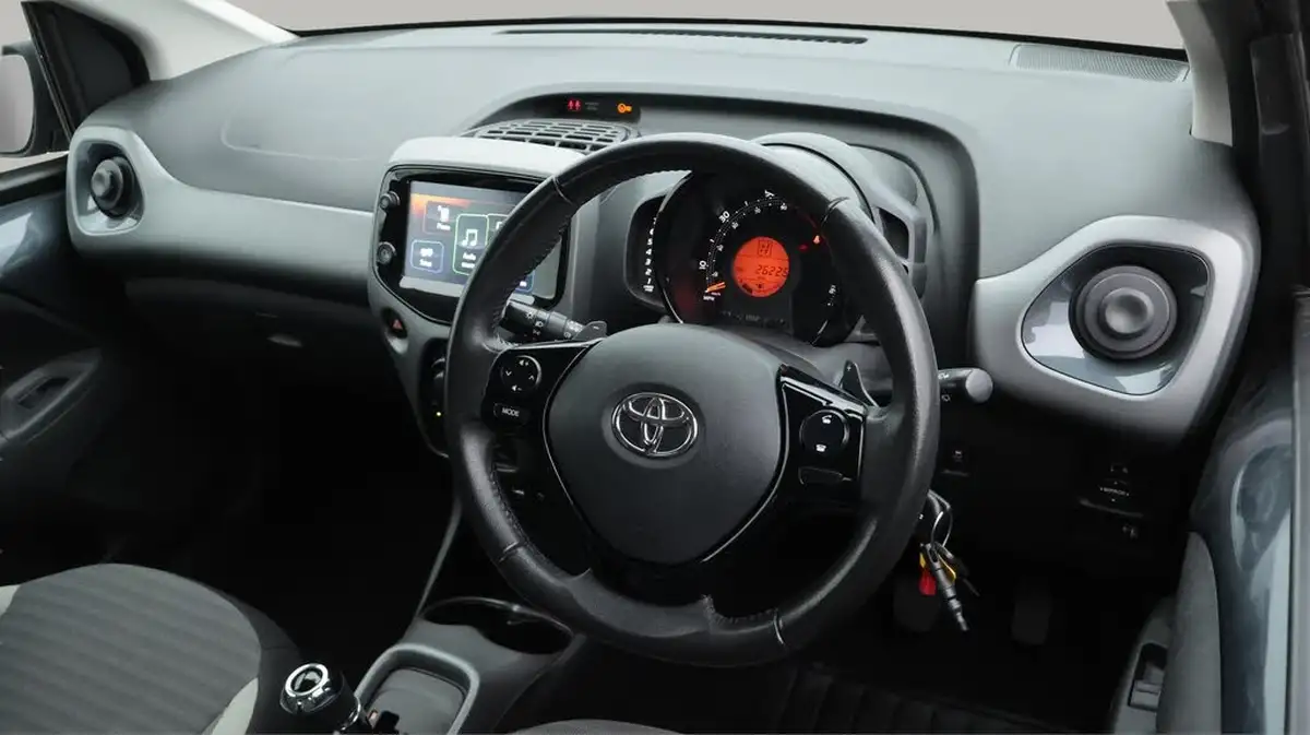 2019-toyota-aygo-10-vvt-i-x-play-tss-x-shift-big-9