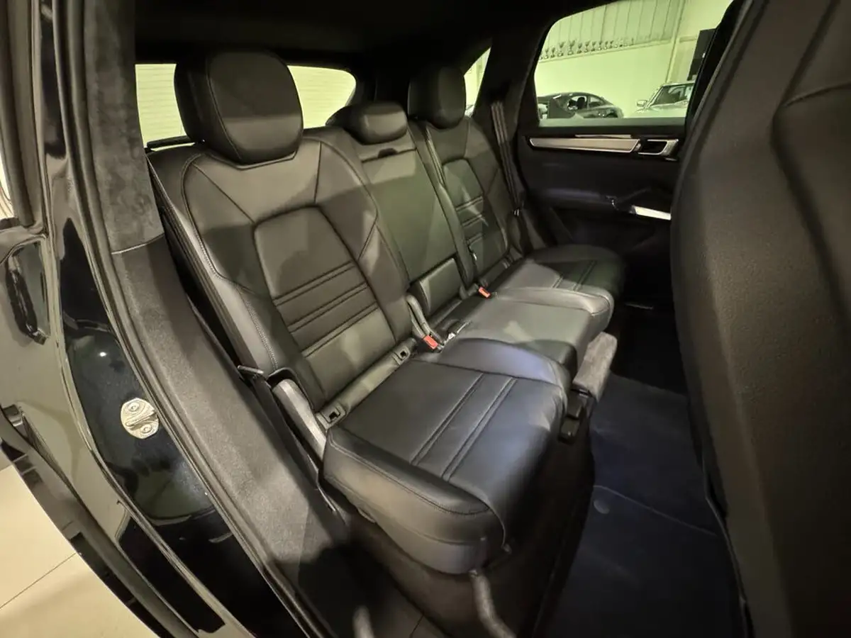 2022-porsche-cayenne-40-v8-turbo-station-wagon-big-22