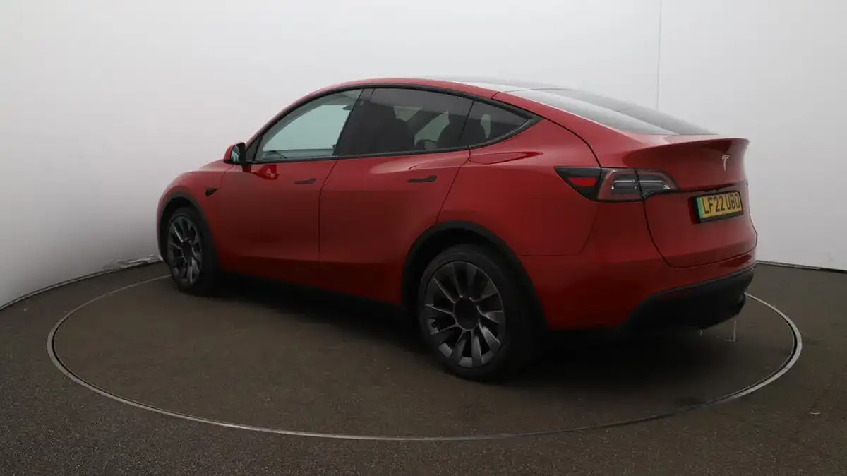 2022-tesla-model-y-e-long-range-big-62