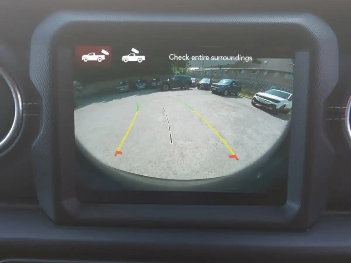 2022-jeep-wrangler-20-gme-overland-5d-big-9