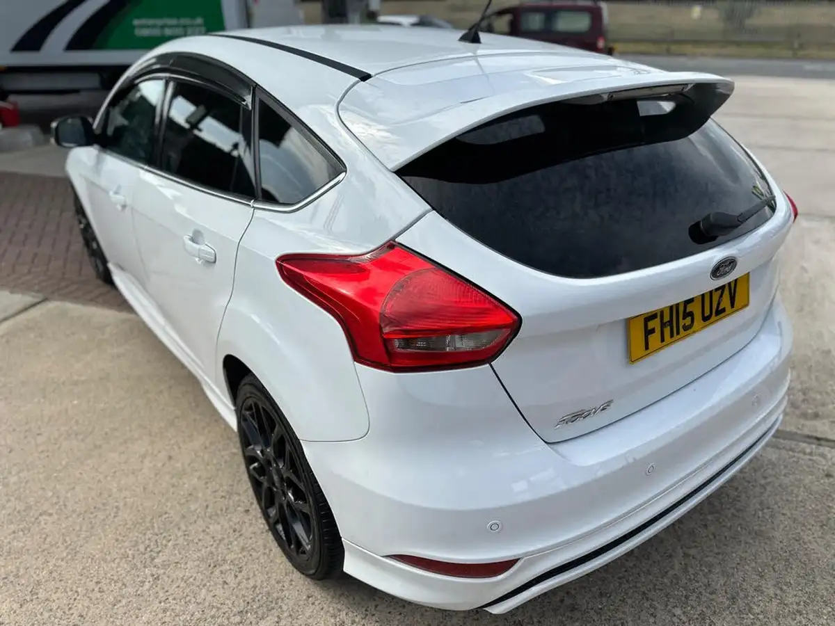 2015-ford-focus-15tdci-titanium-hatchback-big-40
