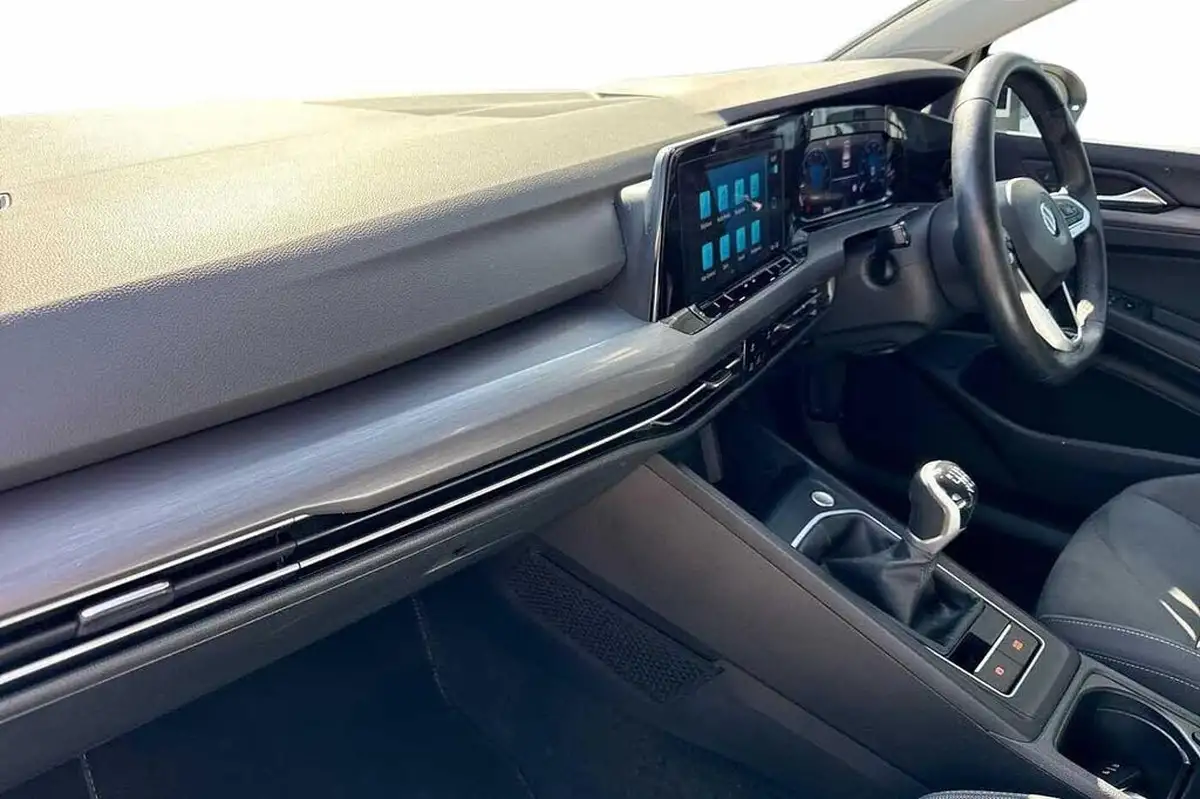 2022-volkswagen-golf-15-tsi-style-150ps-hatchback-big-1