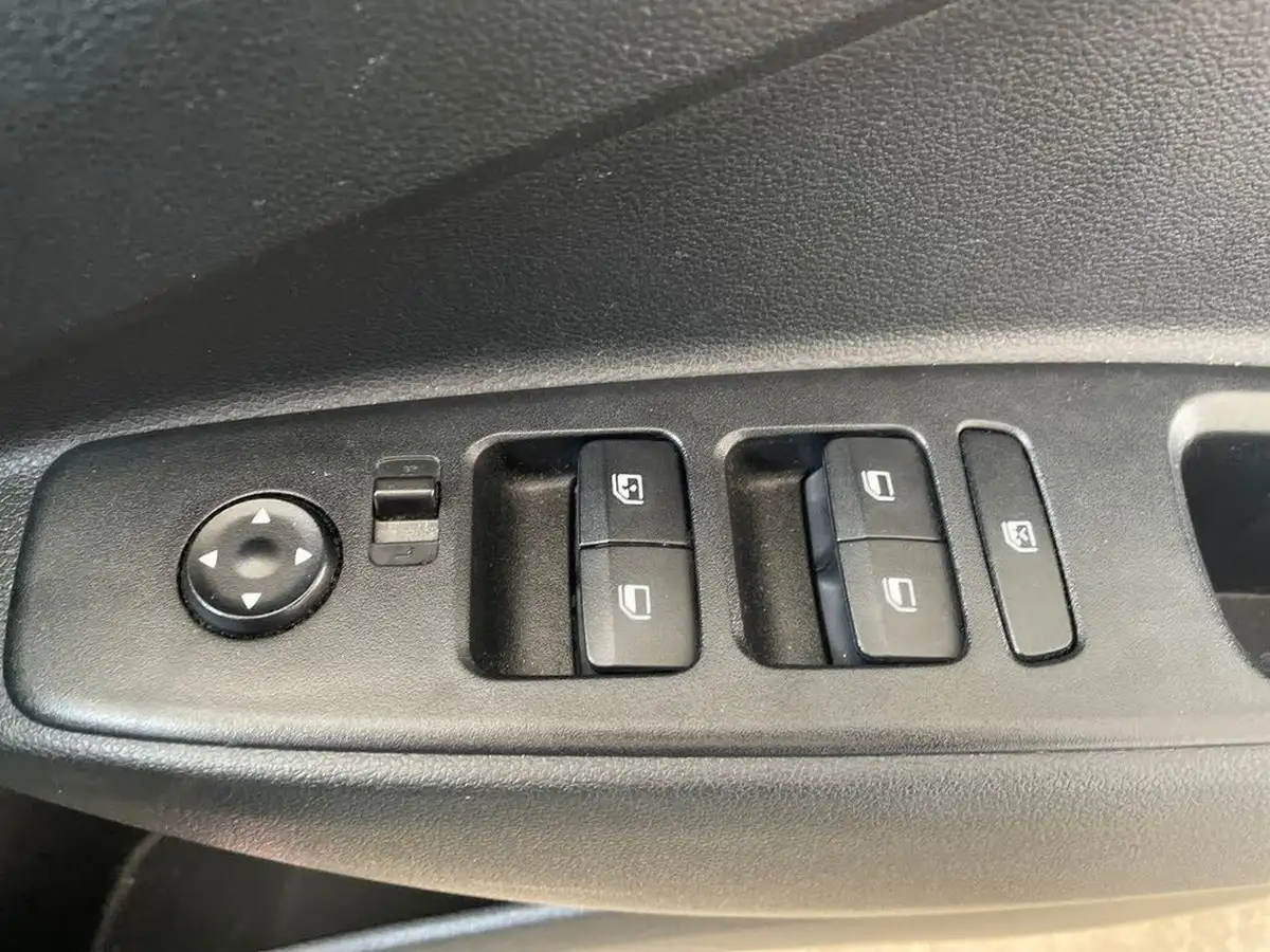 2022-hyundai-i10-10-premium-auto-big-19