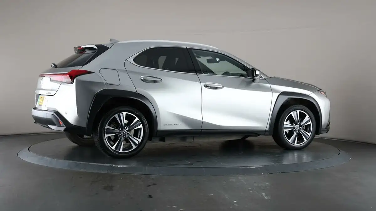 2021-lexus-ux-300e-e-ux-big-61