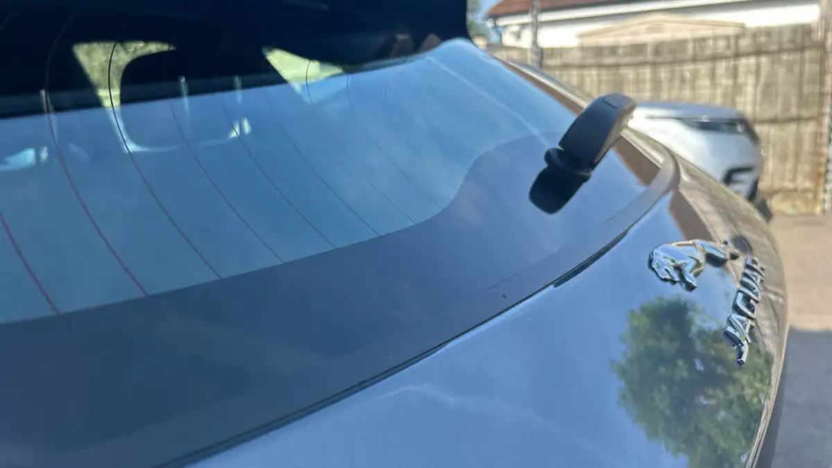 2019-jaguar-e-pace-20-i4d-chequered-flag-180ps-big-25