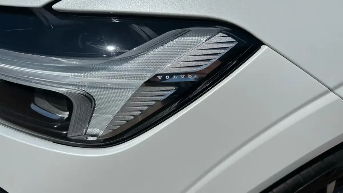 2022-volvo-xc60-20-b5-r-design-big-46