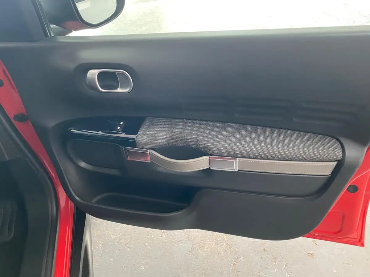 2015-citroen-c4-cactus-12-feel-82ps-big-16