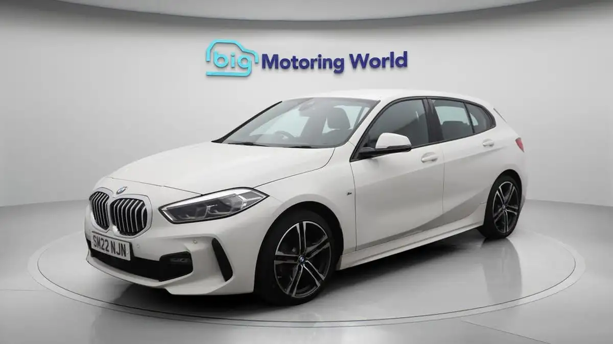 2022-bmw-1-series-15-118i-m-sport-lcp-big-3