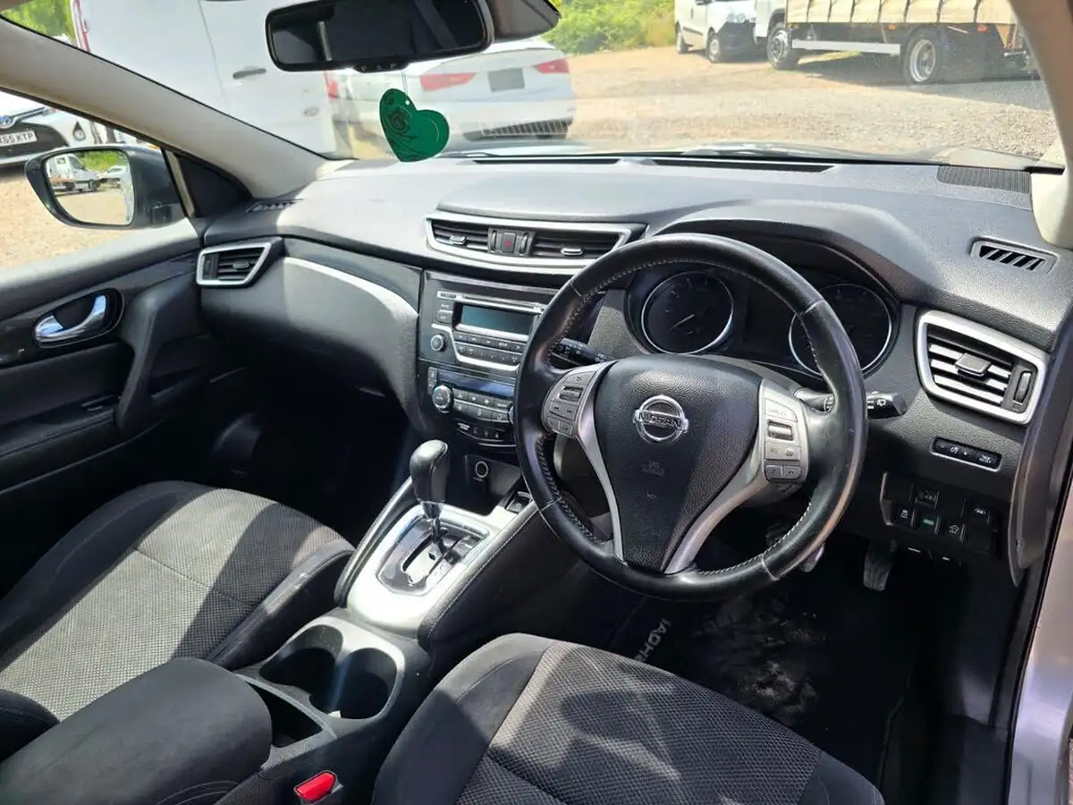 2017-nissan-qashqai-12-dig-t-acenta-smart-vision-packtech-pack-xtronic-cvt-big-17