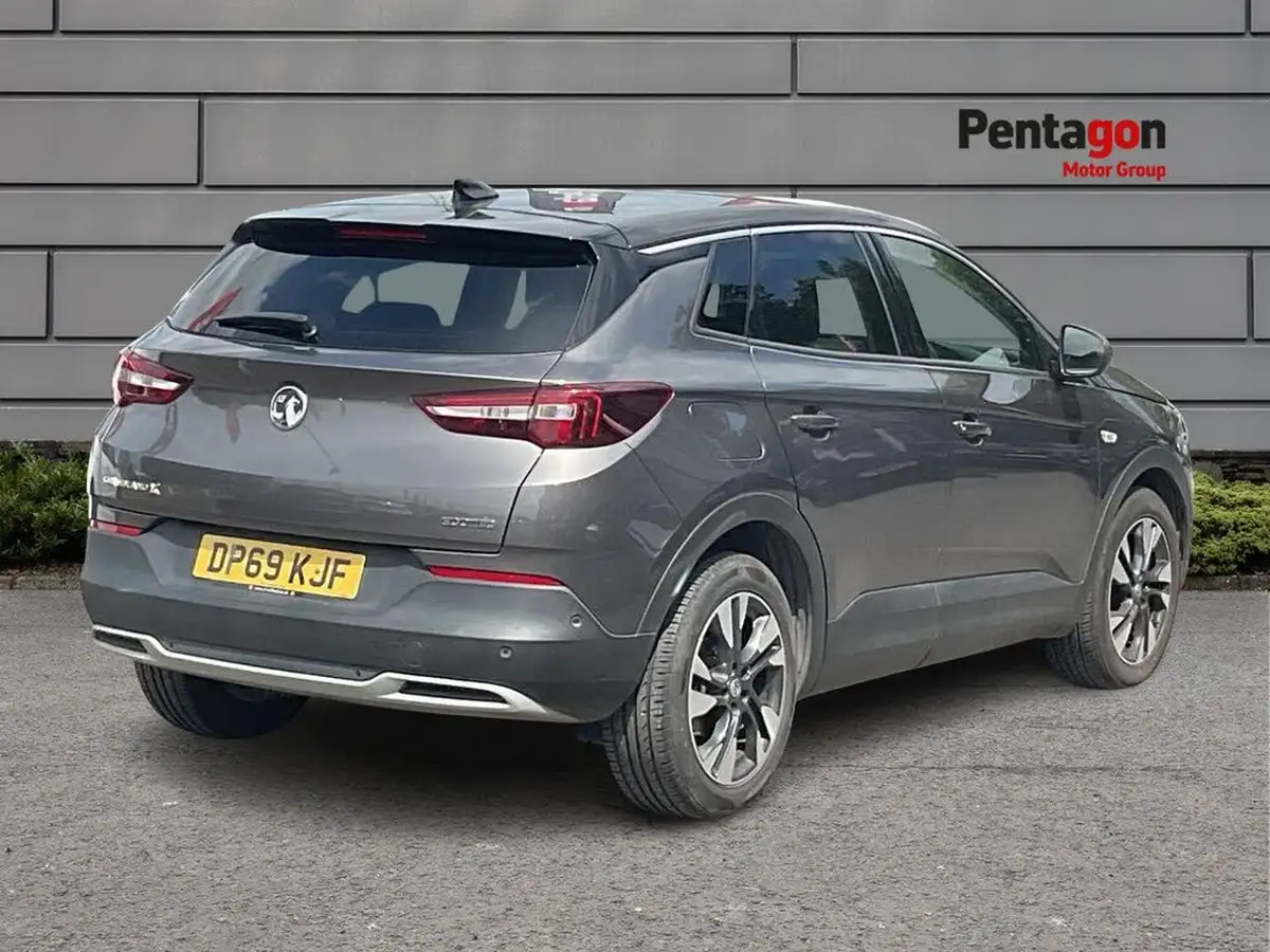 2019-vauxhall-grandland-x-12-sri-nav-big-3