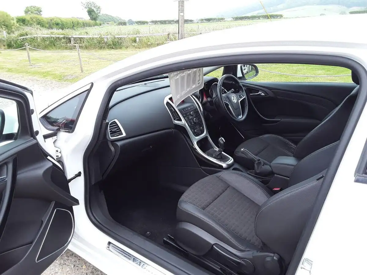 2015-vauxhall-gtc-16cdti-sri-16v-110ps-big-12