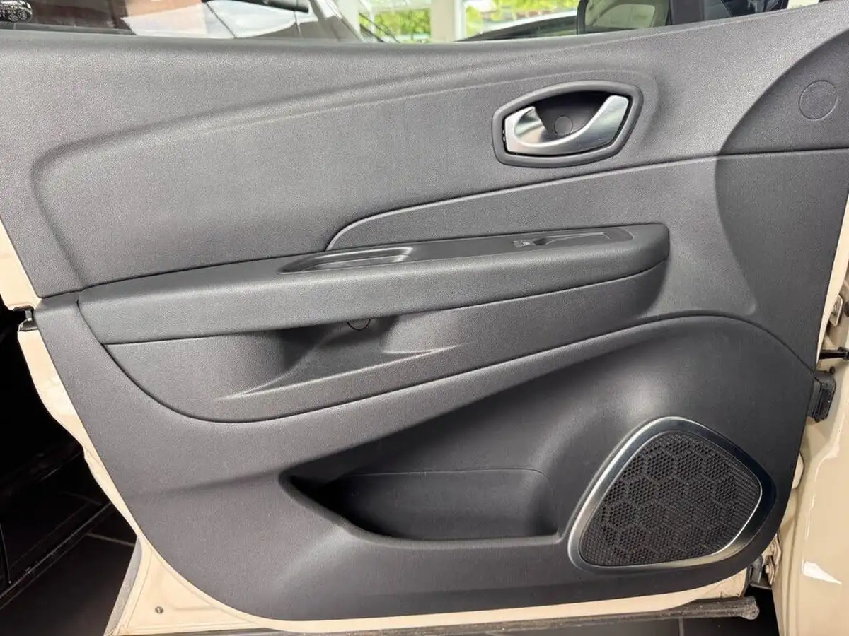 2019-renault-captur-09-tce-iconic-big-29