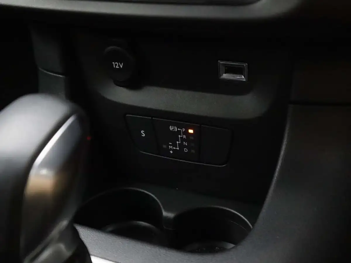 2020-citroen-c3-12-puretech-flair-plus-110ps-eat6-big-24